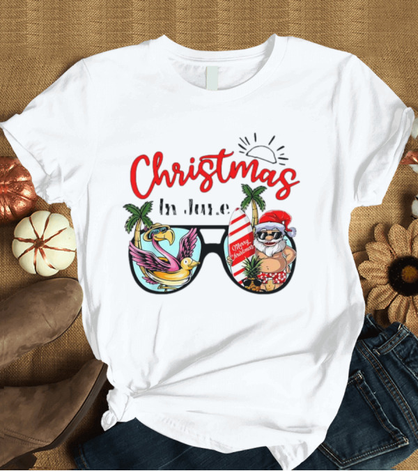 T-Shirt: Christmas in June Sunglasses Santa Flamingo Merry Christmas Summer Vacation T-Shirt Christmas in June Sunglasses Santa Flamingo Merry Christmas Summer Vacation T-Shirt