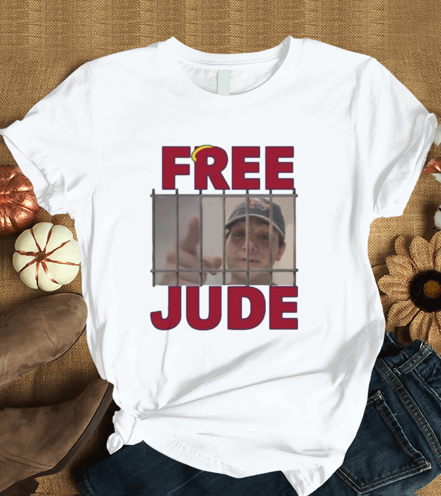 Gohalos Free Jude New Prison Bars Hat Pointing T-Shirt