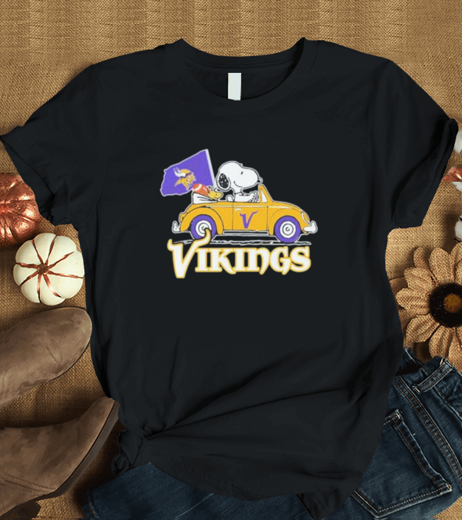 Snoopy Woodstock Driving Car with Vikings Flag Minnesota NFL T-Shirt