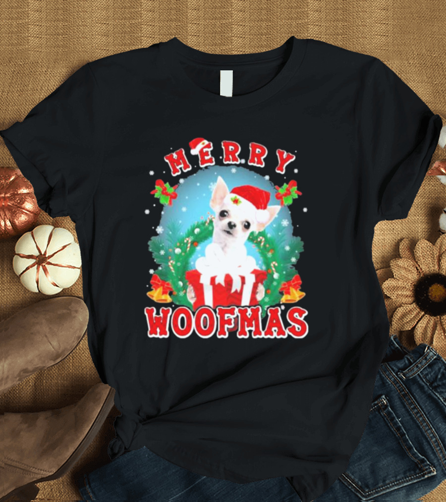 Chihuahua Merry Woofmas Santa Hat Wreath And Gift Box T-Shirt