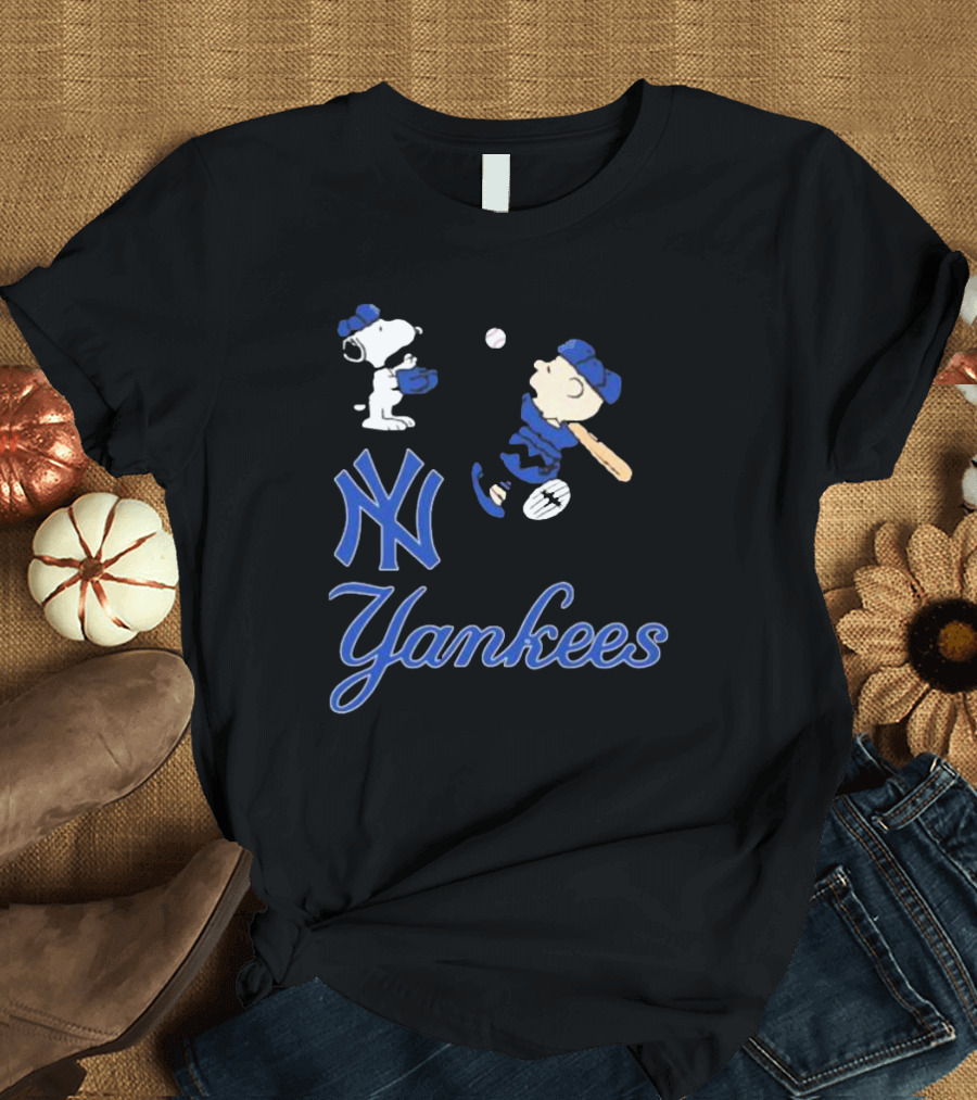 Snoopy and Charlie Brown Baseball with New York Yankees Yankees T-Shirt