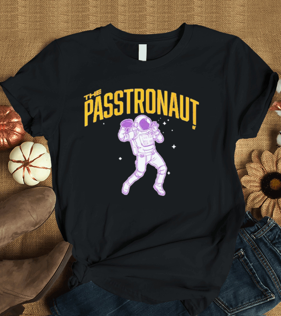 The Passtronaut Minnesota Football Astronaut Throwing Football T-Shirt