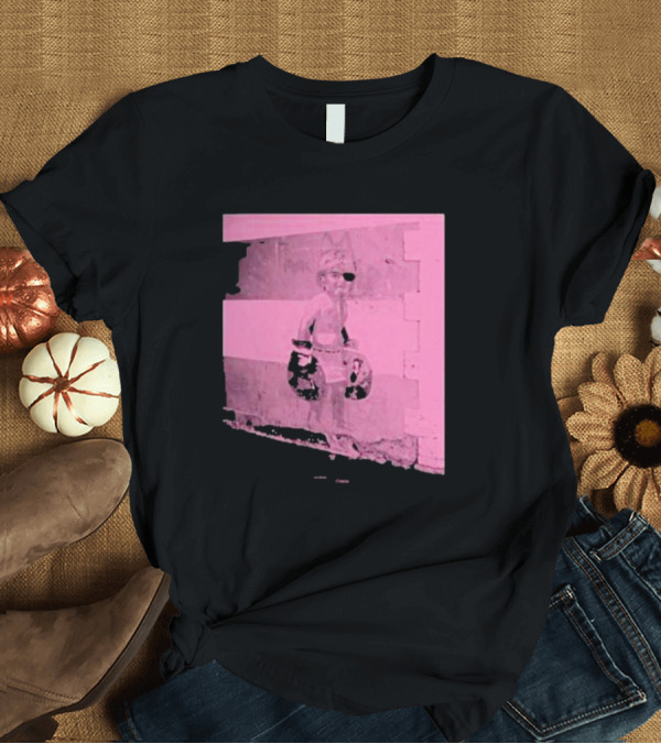 T-Shirt: Relentless Tour Date Back Print with Pink Boxing Statue T-Shirt Relentless Tour Date Back Print with Pink Boxing Statue T-Shirt
