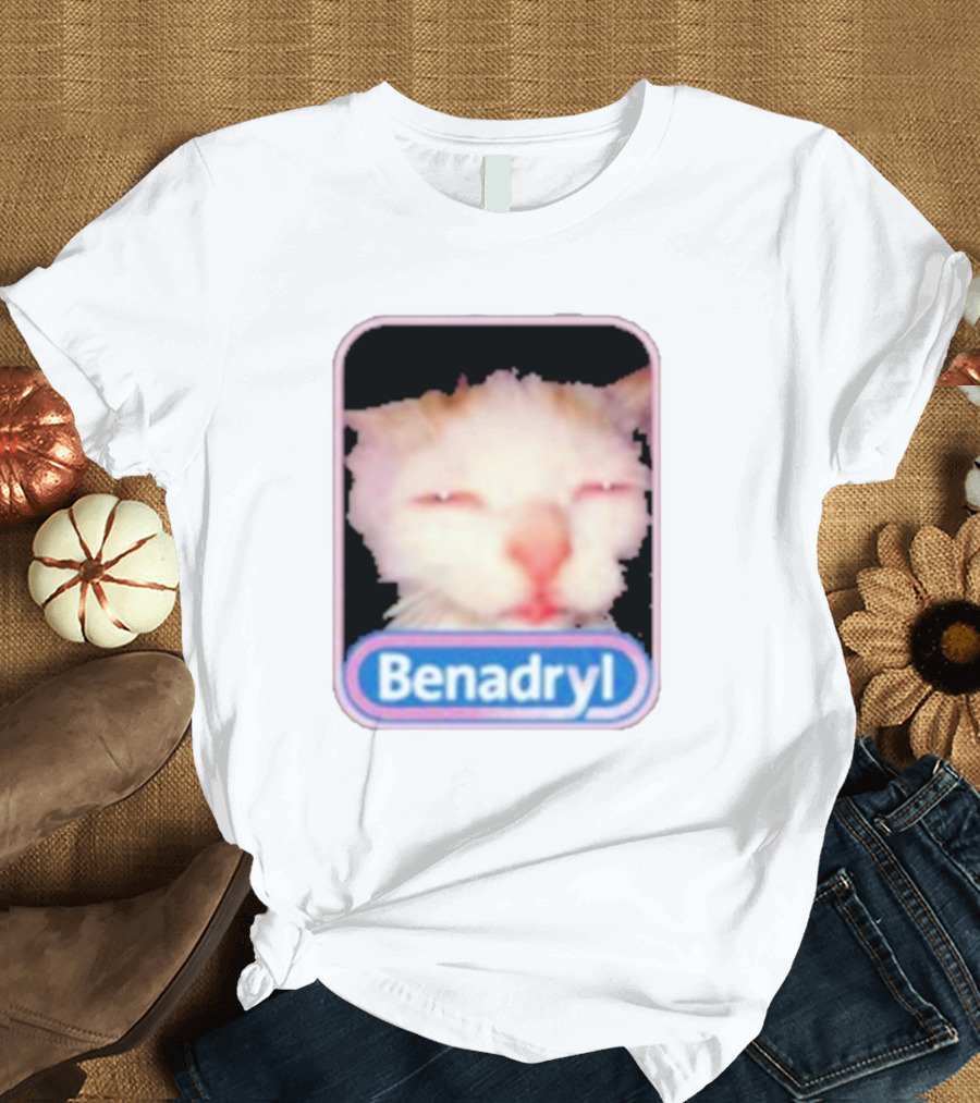 K45ink Benadryl Meme Cat Face Close-Up T-Shirt