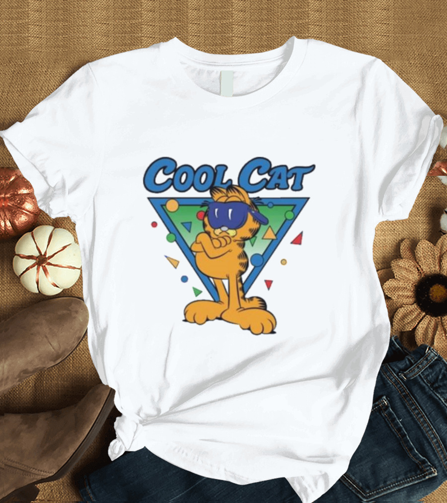 Quinton Reviews Wearing Garfield Cool Cat Retro T-Shirt
