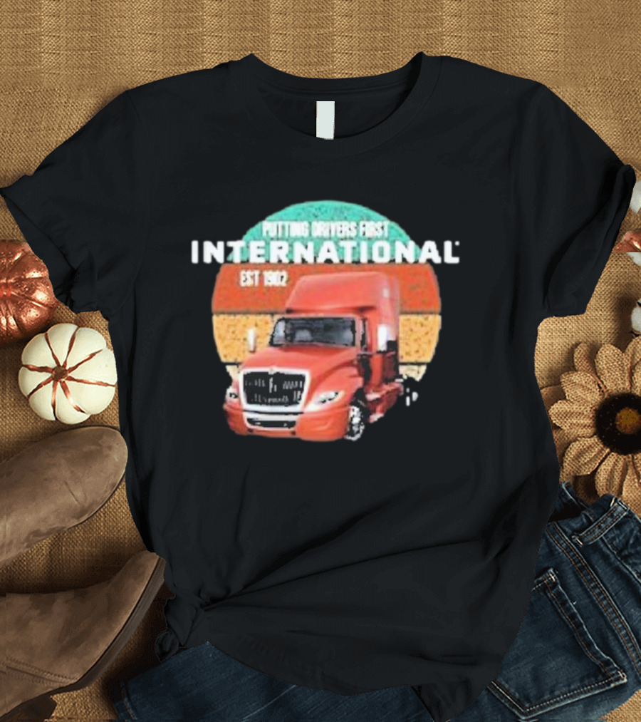 PUTTING DRIVERS FIRST INTERNATIONAL EST 1902 TRUCK DRIVER APPRECIATION T-Shirt