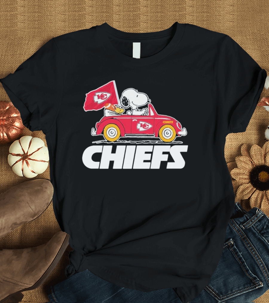 Snoopy Kansas City Chiefs Car with Flag T-Shirt