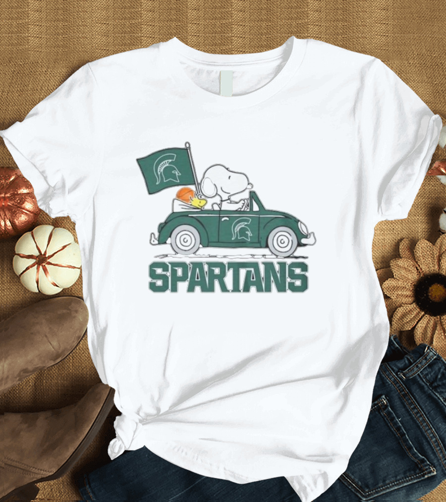 Spartans Peanuts Snoopy Woodstock Car Cartoon Sports T-Shirt