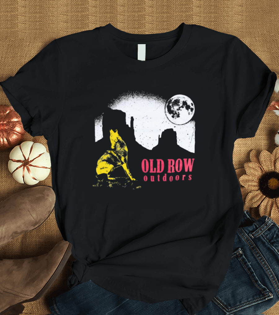 Old Row Outdoors Coyote Moon Silhouette Desert Scene T-Shirt