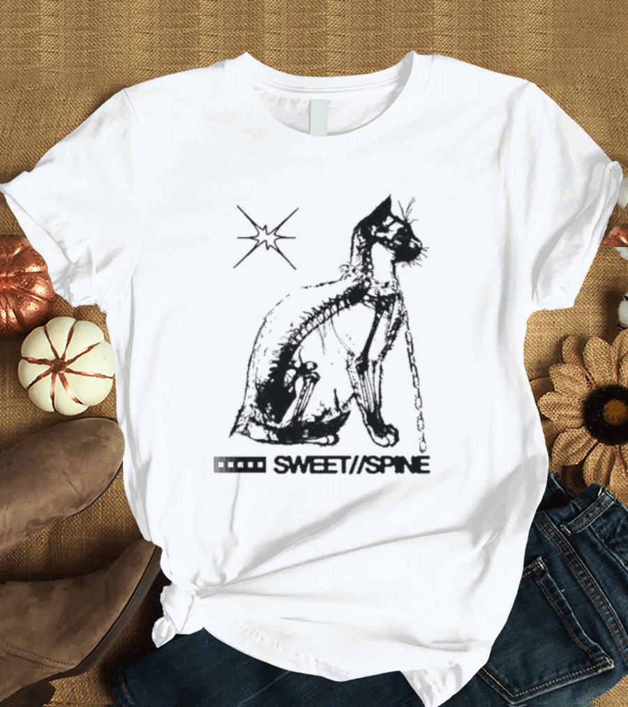 SWEET//SPINE Cat with Starburst and Chain Detail T-Shirt