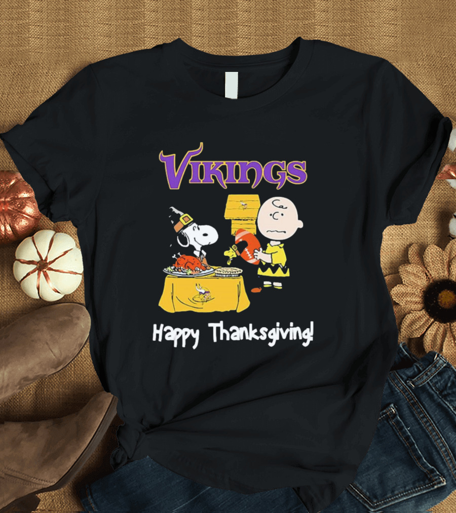 Peanuts Minnesota Vikings NFL Football Snoopy Charlie Brown Happy Thanksgiving T-Shirt