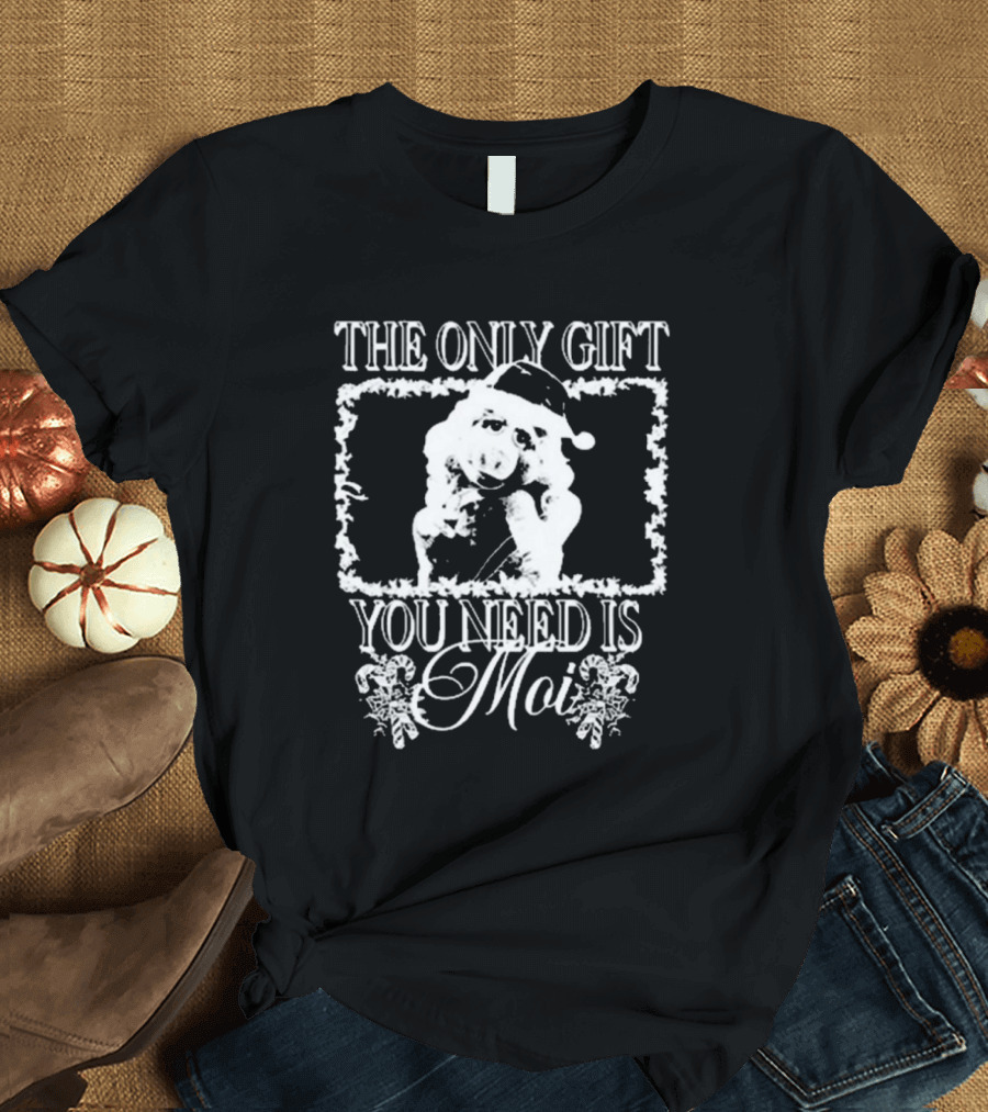 The Only Gift You Need Is Moi Christmas Santa Hat Miss Piggy T-Shirt