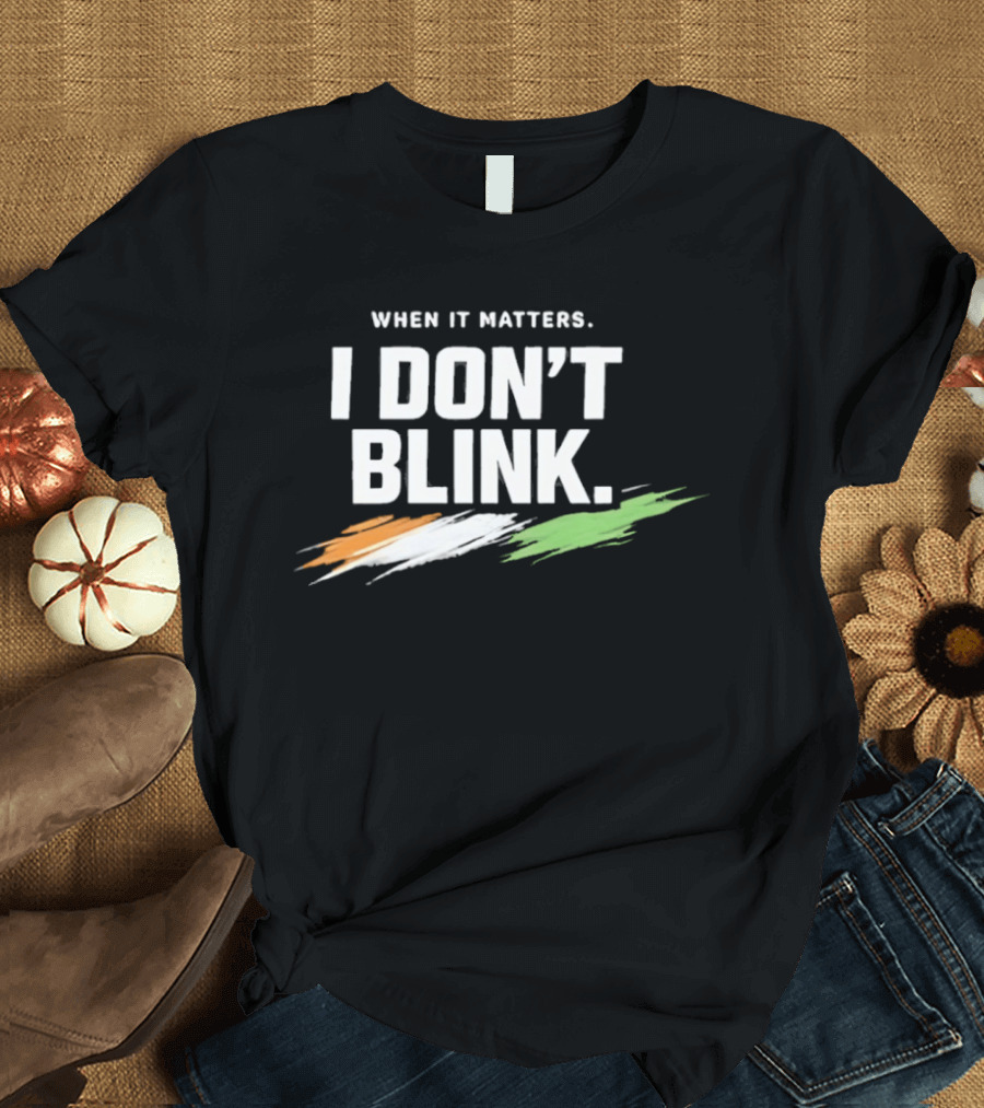When It Matters I Don't Blink Bold Text With Orange White Green Brush Strokes T-Shirt