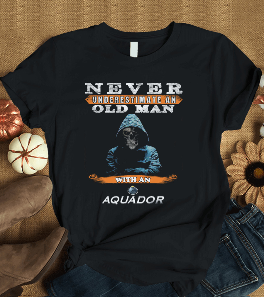 NEVER UNDERESTIMATE AN OLD MAN WITH AN AQUADOR SKULL T-Shirt