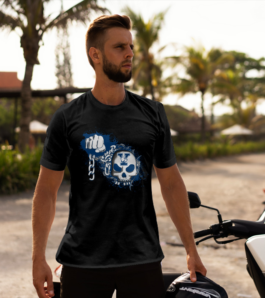 Yale Bulldogs Skull And Chain Graphic With V Symbol T-Shirt