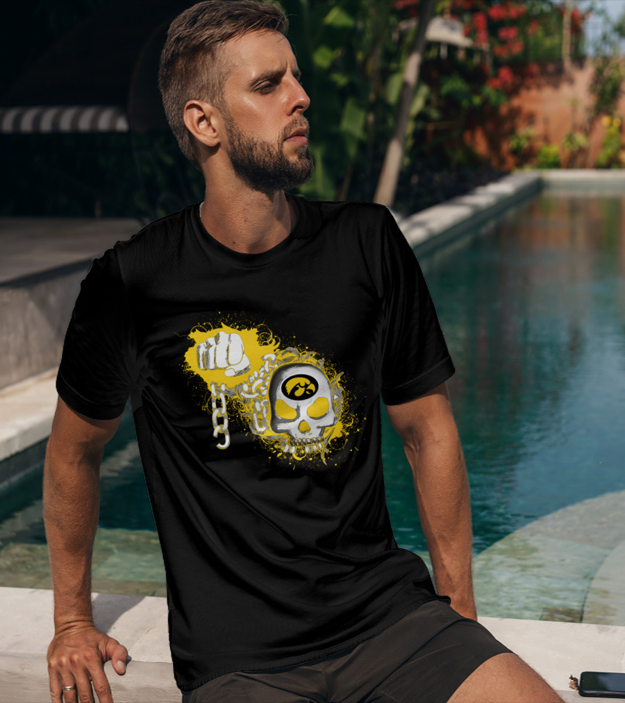 Iowa Hawkeyes Skull And Chain T-Shirt