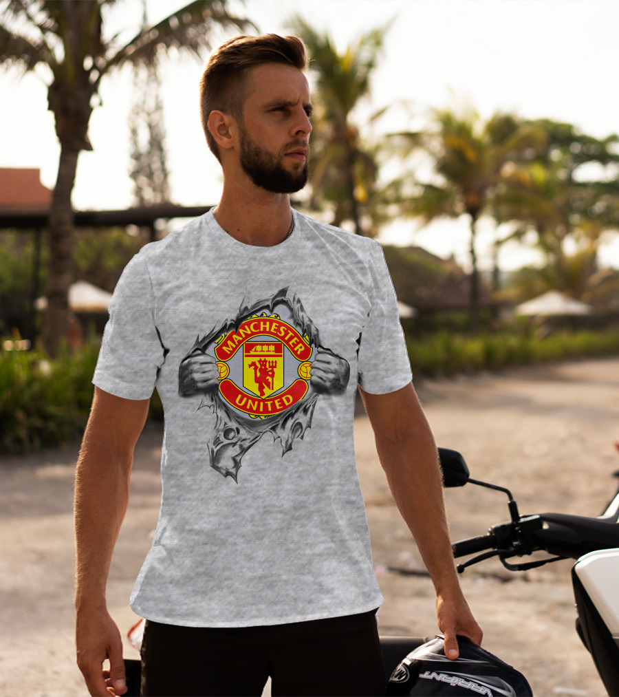 Manchester United Mu Super Fan Badge Ripped Look T-Shirt
