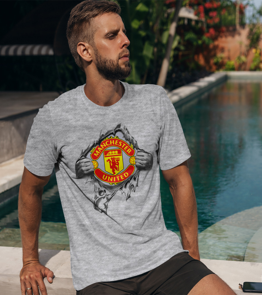 Manchester United Mu Super Fan Badge Ripped Look T-Shirt