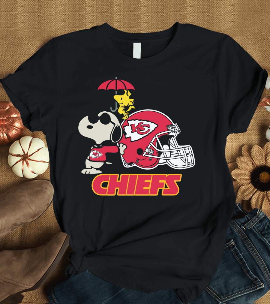 Kansas City Chiefs Snoopy Woodstock Helmet Chiefs T-Shirt