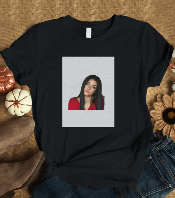 T-Shirt: Charli D'Amelio Red Top Portrait Image T-Shirt Charli D'Amelio Red Top Portrait Image T-Shirt