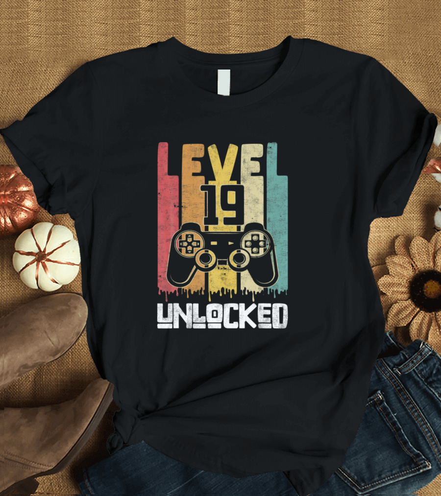 Level 19 Unlocked Retro Gamer Birthday 19th Controller T-Shirt