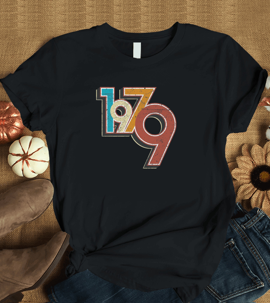 1979 Vintage Retro Aesthetic Bold Year T-Shirt