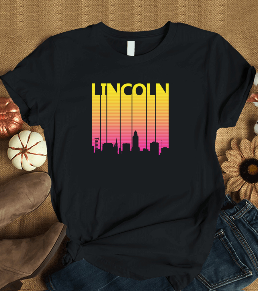 Lincoln Vibrant Gradient Skyline Retro 1980s T-Shirt