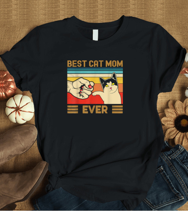 T-Shirt: Best Cat Mom Ever Retro Fist Bump with Cat T-Shirt Best Cat Mom Ever Retro Fist Bump with Cat T-Shirt