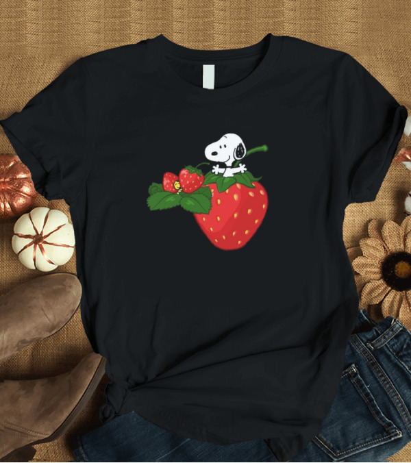 T-Shirt: Snoopy Strawberry Peanuts Cartoon T-Shirt Snoopy Strawberry Peanuts Cartoon T-Shirt