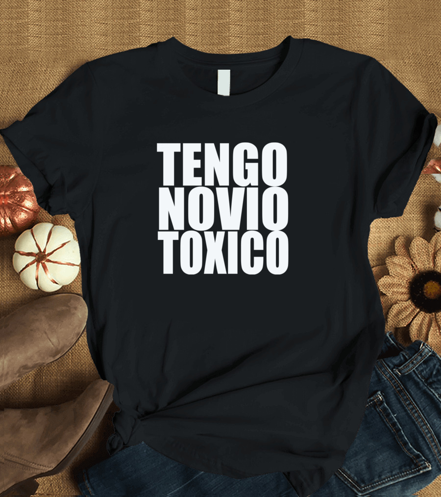 TENGO NOVIO TOXICO Bold Humorous Spanish T-Shirt