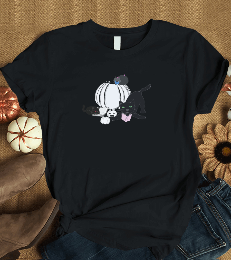 Cats Halloween Black Cats Funny Kitty with Pumpkin and Playful Mice T-Shirt