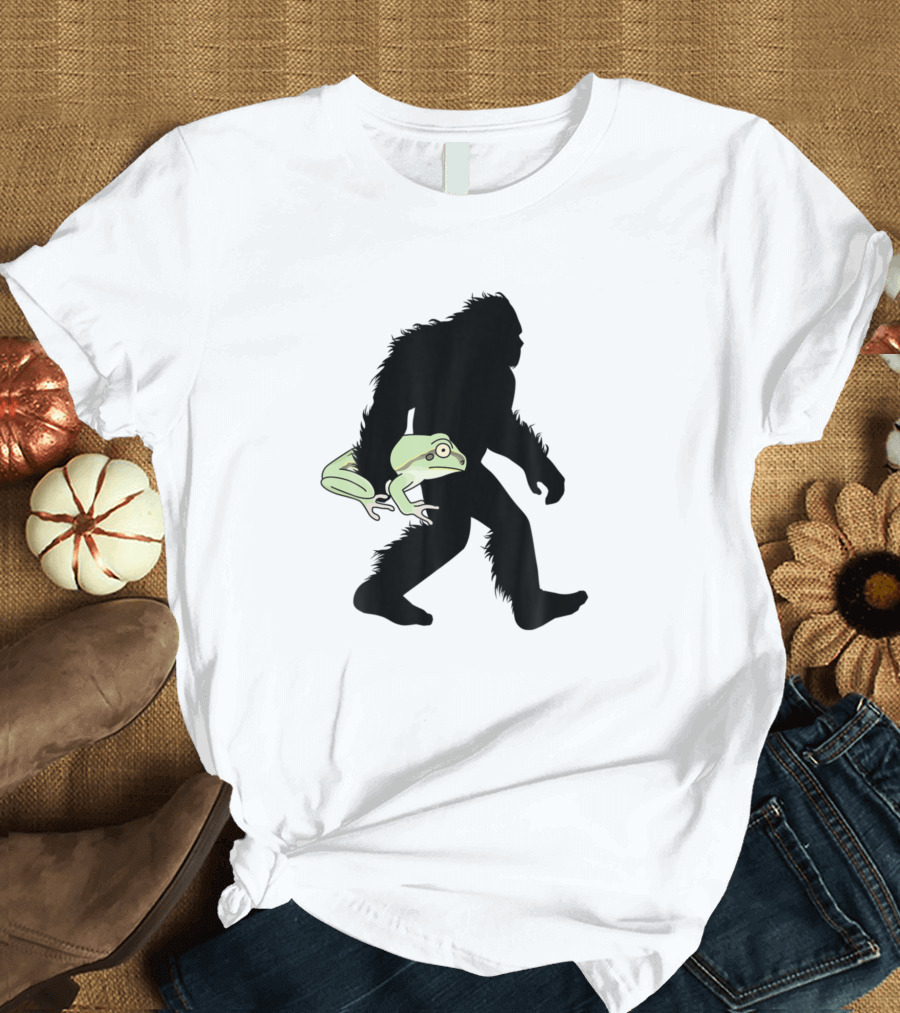 Bigfoot Sasquatch Silhouette with Funny Frog and Tadpole T-Shirt