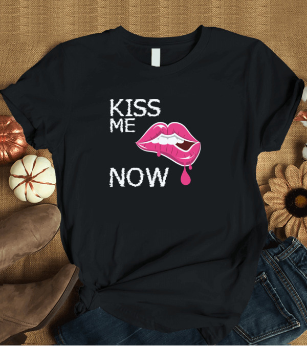 T-Shirt: Kiss Me Now Rainbow Botox Glossy Lips Slimy T-Shirt Kiss Me Now Rainbow Botox Glossy Lips Slimy T-Shirt
