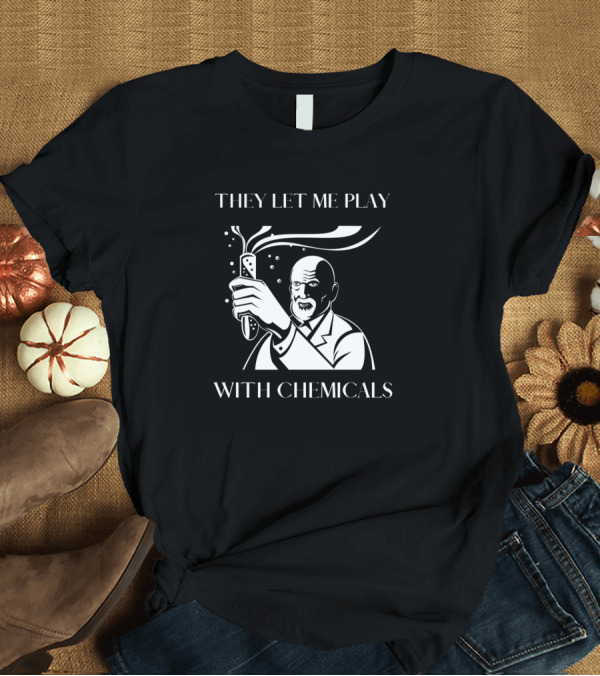 T-Shirt: They Let Me Play With Chemicals Scientist Retro Style Chemist T-Shirt They Let Me Play With Chemicals Scientist Retro Style Chemist T-Shirt