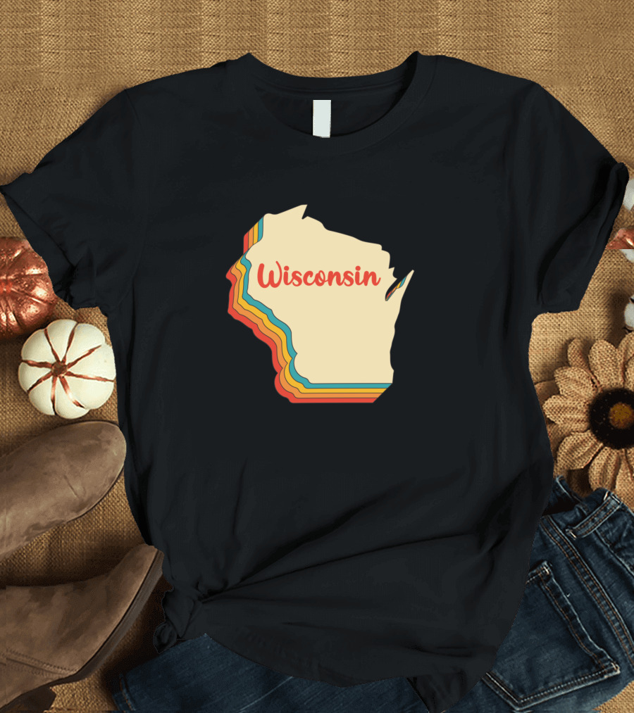 Wisconsin Map Outline Vintage Retro Wis Home State Rainbow Trim T-Shirt
