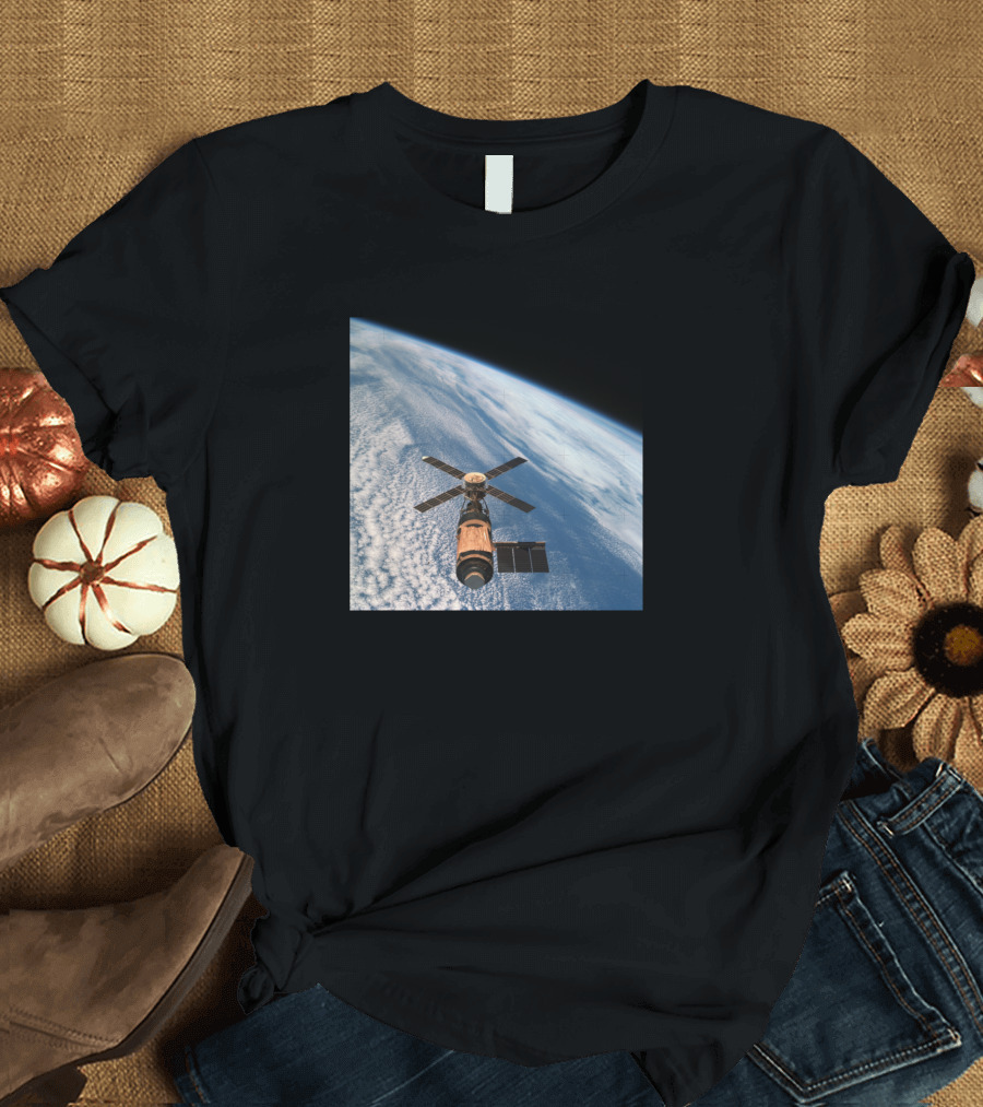 Skylab Space Station Orbiting Earth NASA T-Shirt