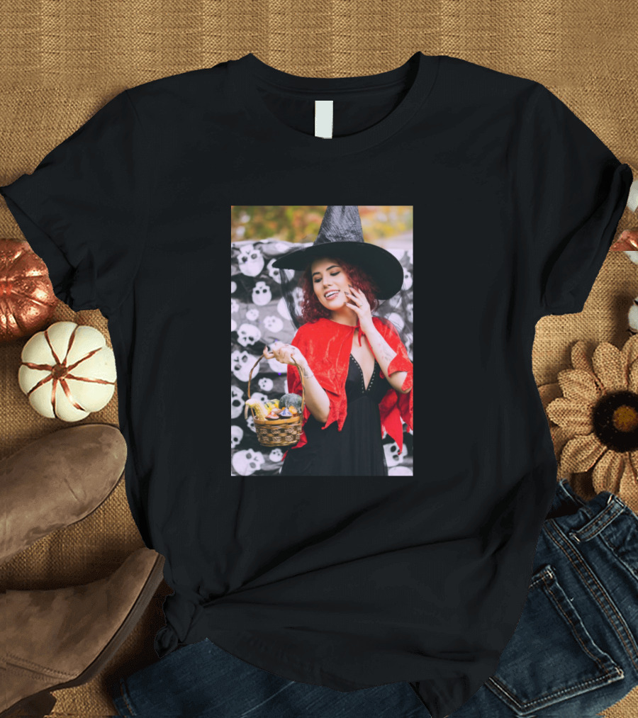 Magic Beauty Witch Hat Halloween Basket Skulls T-Shirt