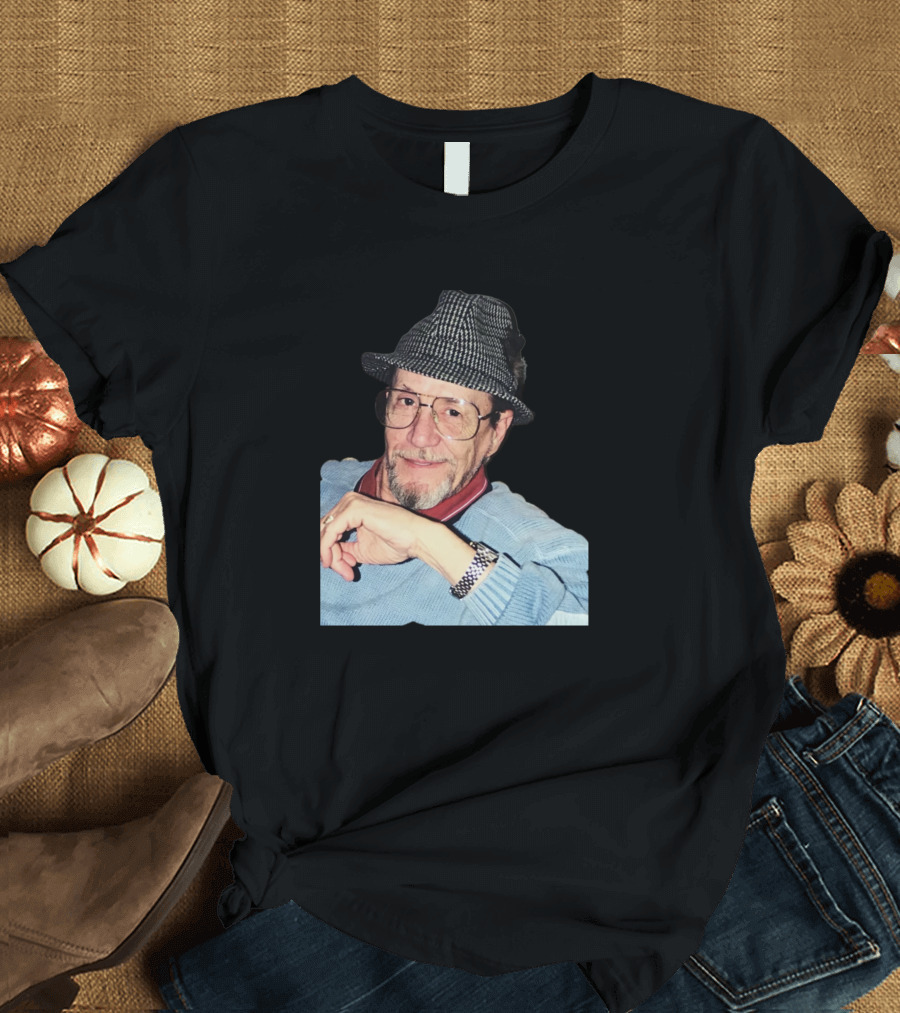 Ken2 Vintage Style Man with Hat and Glasses T-Shirt