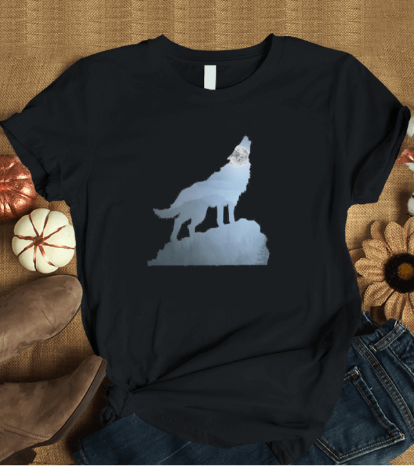 T-Shirt: Wolf Howling at Moon in Wild Life Scenery T-Shirt Wolf Howling at Moon in Wild Life Scenery T-Shirt