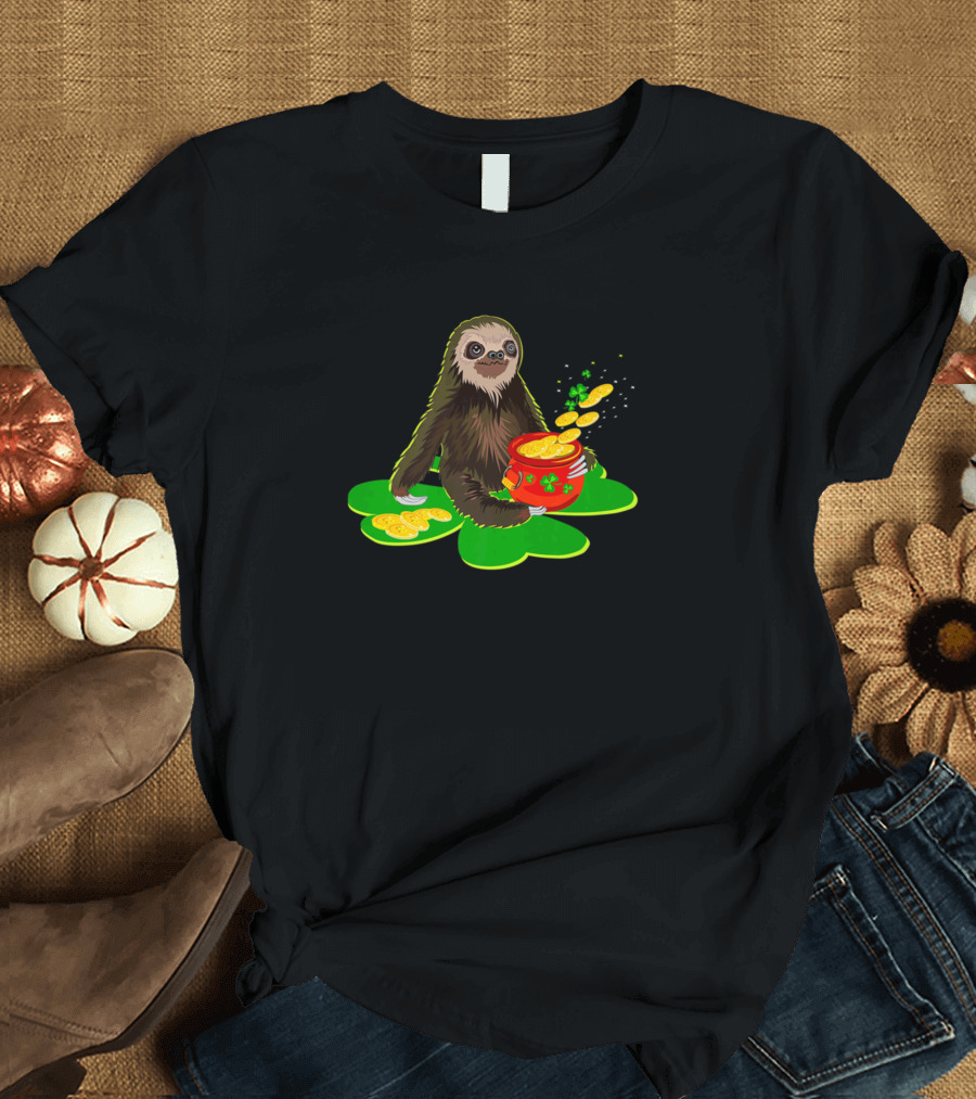 Sloth on Shamrock with St Patrick Day Coin Pot and Leprechaun Gold T-Shirt