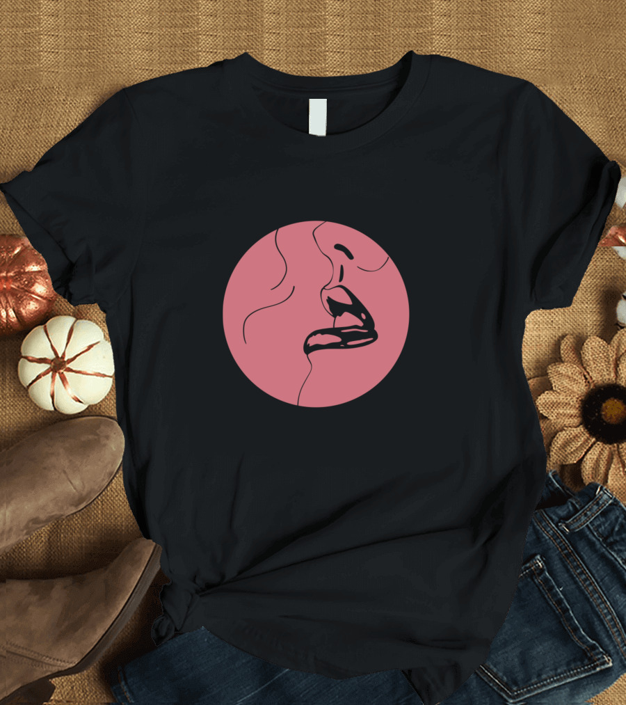Pin Up Lips Minimalist Profile in Pink Circle T-Shirt