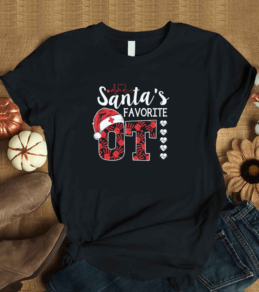 Santa's Favorite OT Christmas Occupational Therapy Santa Hat Red Pattern Hearts T-Shirt