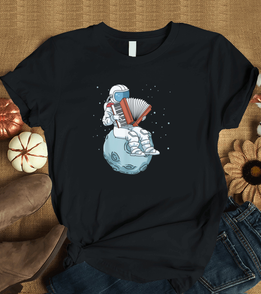 Accordion Men Accordion Music Astronaut Playing in Space T-Shirt