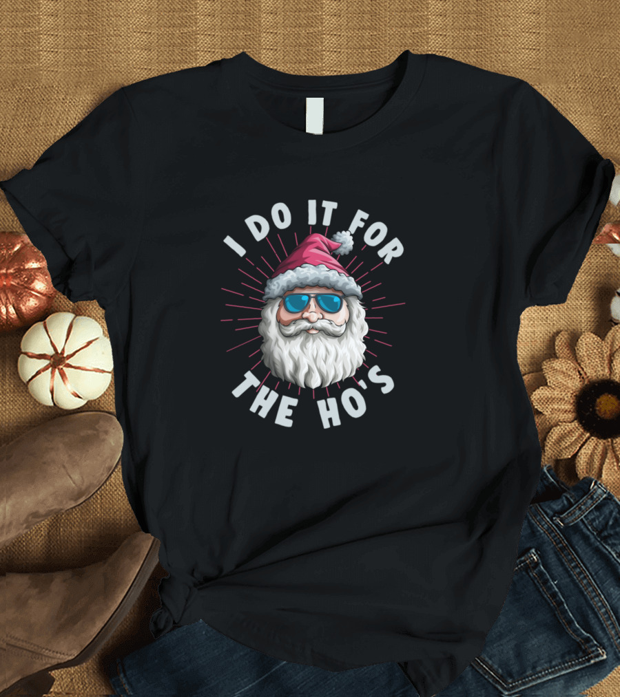 I Do It For The Ho's Funny Men Christmas Santa Claus With Sunglasses T-Shirt