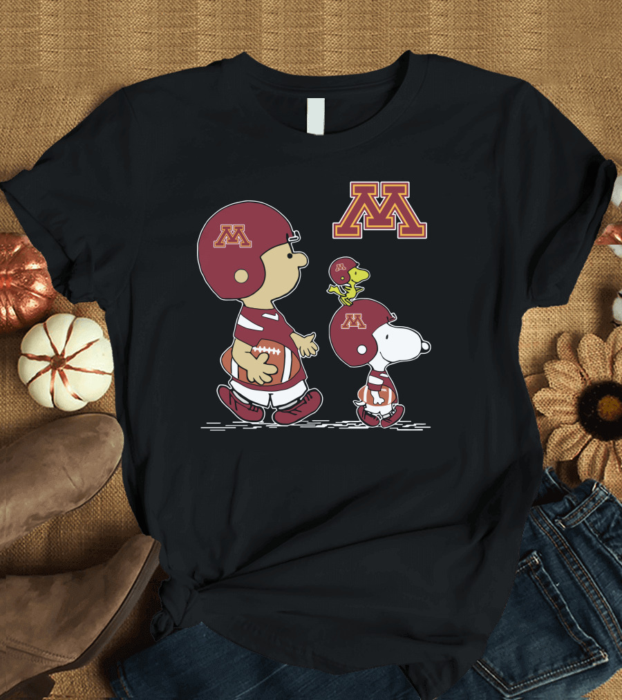 Minnesota Golden Gophers Charlie Brown Snoopy Football Player Helmets T-Shirt