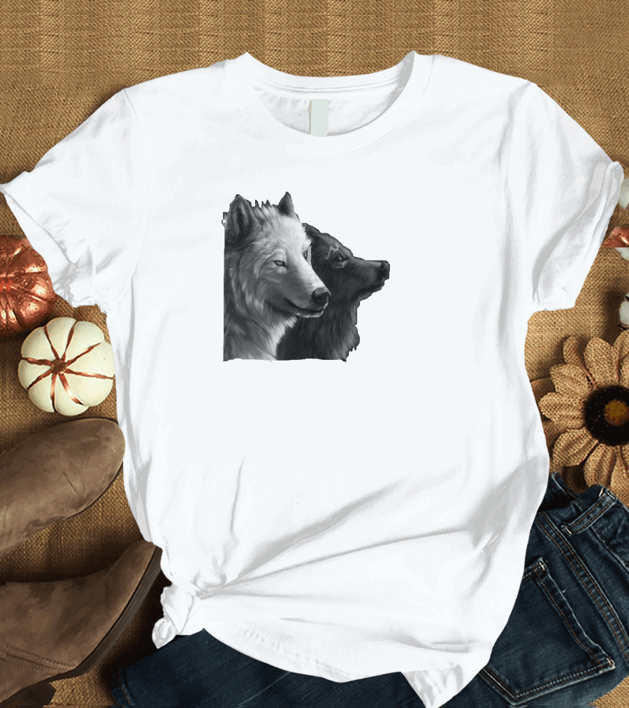 Kurt ve Kurt Siyah ve Beyaz Kurt Başları Yan Profil Çizimi T-Shirt