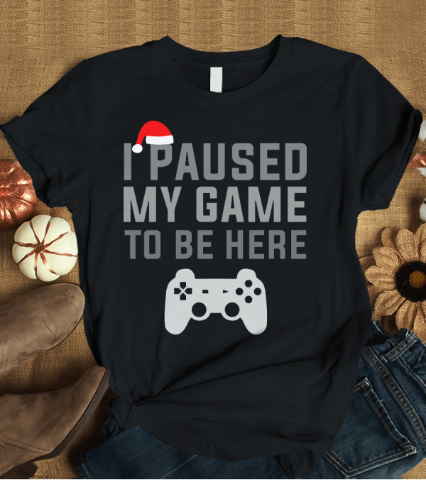 T-Shirt: I Paused My Game To Be Here Santa Hat Christmas Gaming Controller T-Shirt I Paused My Game To Be Here Santa Hat Christmas Gaming Controller T-Shirt