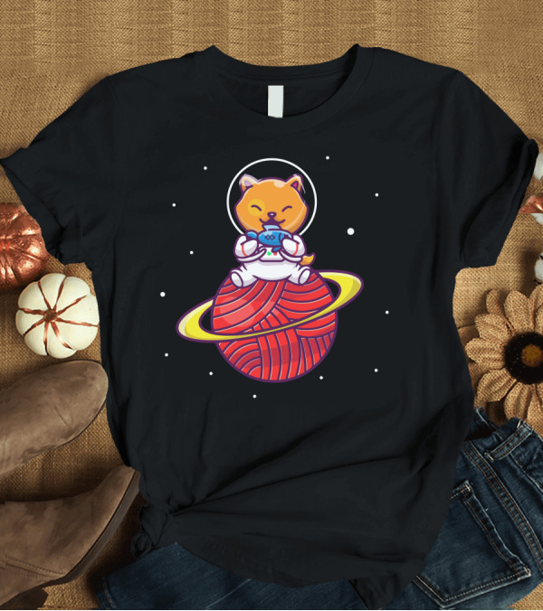 T-Shirt: Astronaut Cat Holding Fish on Yarn Planet T-Shirt Astronaut Cat Holding Fish on Yarn Planet T-Shirt