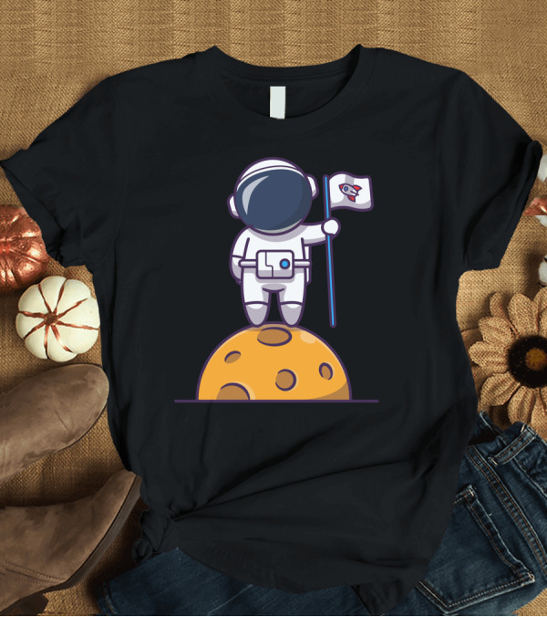 T-Shirt: Astronaut Holding Rocket Flag on Moon Surface T-Shirt Astronaut Holding Rocket Flag on Moon Surface T-Shirt