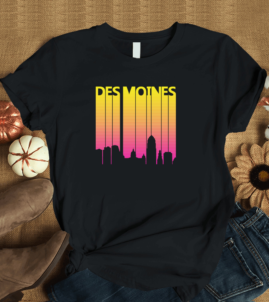 Des Moines Skyline Retro 1980s Gradient T-Shirt